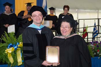 Vice president of academic affairs Bill Heineman and Nancy Sabin assistant dean emerita of enrollment services newsroom