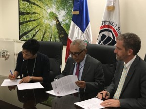 DR-CC signing good res Noemi, 2 pres